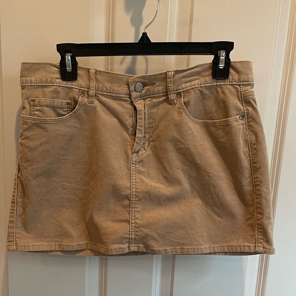 Old Navy Dresses & Skirts - 🎯3 for $15🎯 EUC Old Navy size 8 corduroy mini skirt
